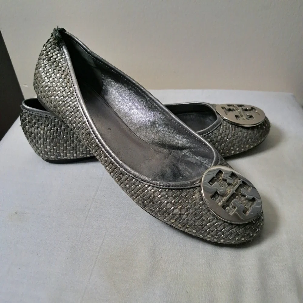 Tory Burch Reva Ballet Flats‎ Woven Metallic Pewter Silver Logo Medallion Shoes